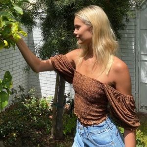 UO Giselle Smocked Cropped Top Brown, size XS